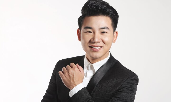 Ca sĩ Việt Tú lần đầu thử sức với dòng nhạc quê hương