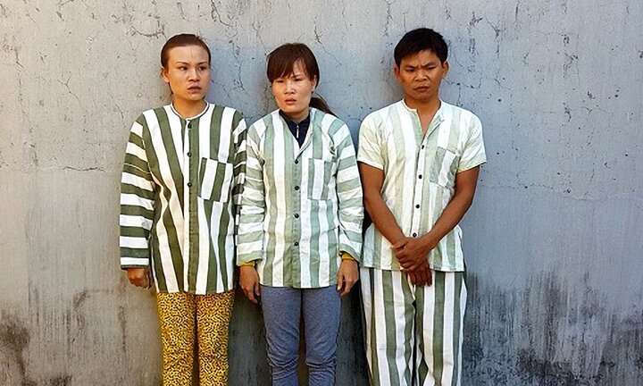 Camera 'tố cáo' 2 chị em ruột trộm 30 triệu đồng trong cốp xe