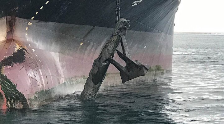 Tàu nhiên liệu thoát thảm họa trong tích tắc khi kéo nhầm thủy lôi khỏi mặt nước