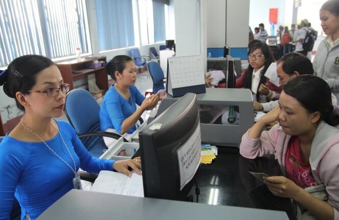 Vé tàu Tết 2018: Giá tăng nhẹ, khách vẫn ùn ùn đặt chỗ