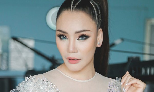 Hồ Quỳnh Hương diện trang phục xuyên thấu, khoe vũ đạo gợi cảm