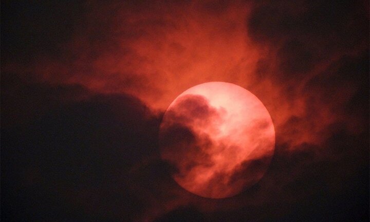 ‘Mặt Trời máu’ như ngày tận thế khiến người Anh hoang mang