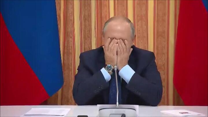 Tổng thống Putin che mặt cười khúc khích trước đề nghị xuất khẩu thịt lợn sang Indonesia