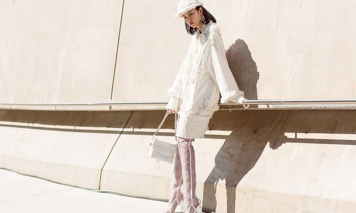 Phí Phương Anh được tạp chí Vogue Mỹ và Pháp vinh danh trong hạng mục street style đẹp nhất