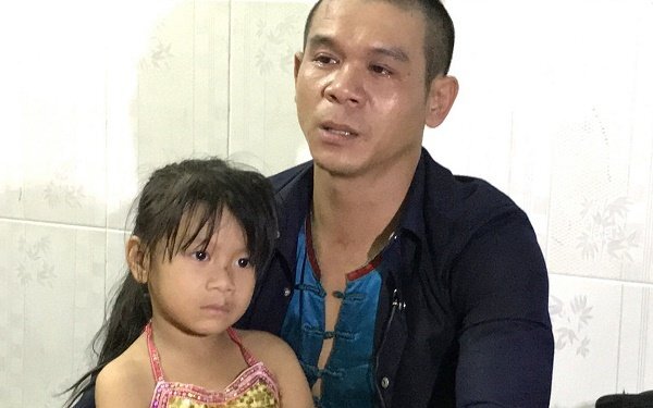 Xót xa diễn viên xiếc 200 lần nhập viện, thà chết để con gái được đi học