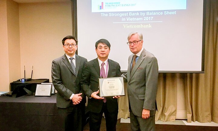 Vietcombank tiếp tục được The Asian Banker trao giải thưởng Ngân hàng mạnh nhất Việt Nam