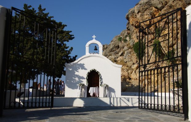 Hành động tục tĩu ở nơi linh thiêng, cặp đôi khiến dư luận uất ức