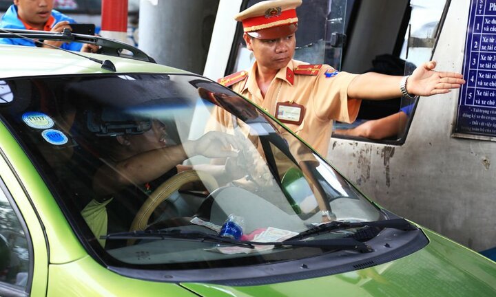 Được công an mời lên làm việc lần 2, tài xế trả tiền lẻ qua trạm BOT Biên Hòa nói gì?