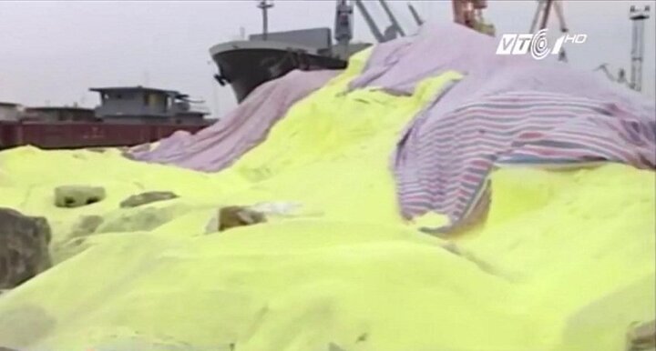 Video: Cận cảnh hàng vạn tấn lưu huỳnh chất đống ở cảng Hải Phòng