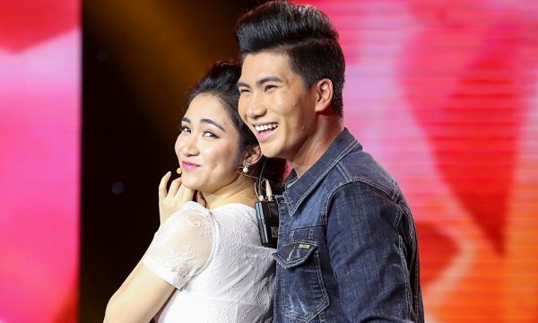 Trực tiếp Cặp đôi hoàn hảo tập 2: Hòa Minzy lao lên sân khấu vì trai đẹp