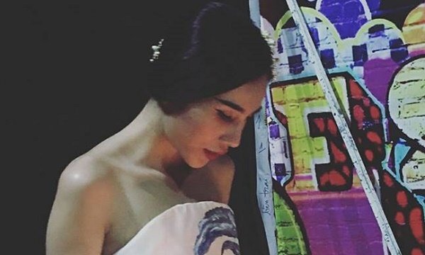 Thủy Tiên nghẹn ngào, bật khóc thổi nến mừng sinh nhật fan đã mất