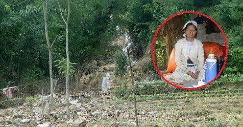 Vợ đau đớn làm lễ tang cho chồng bị lũ cuốn trôi không tìm thấy xác ở Hòa Bình