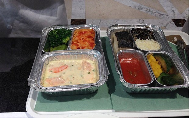 Uẩn khúc việc công ty bán suất ăn trên máy bay chỉ 2 cổ đông đến dự đại hội