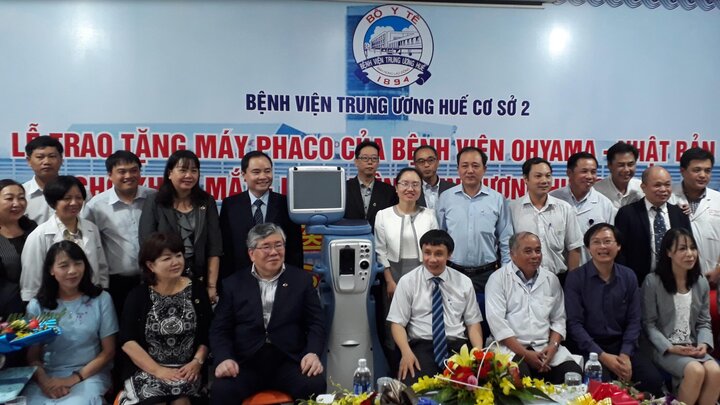 Bệnh viện ở Nhật tặng máy phẫu thuật Phaco tốt nhất thế giới cho bệnh viện ở Huế