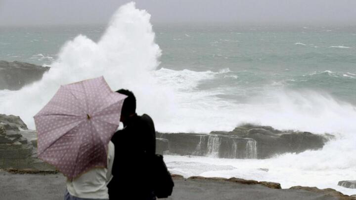 Siêu bão 'quái vật' Lan quần thảo Nhật Bản, hàng chục ngàn người phải sơ tán