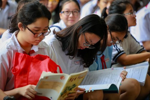 Nữ du học sinh viết thư 'ly dị' môn Văn sau 12 năm gắn bó