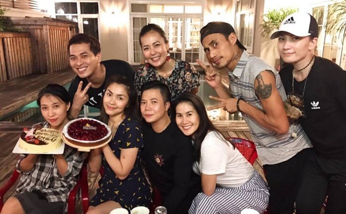 Tăng Thanh Hà rạng rỡ đón tuổi mới bên hội bạn thân