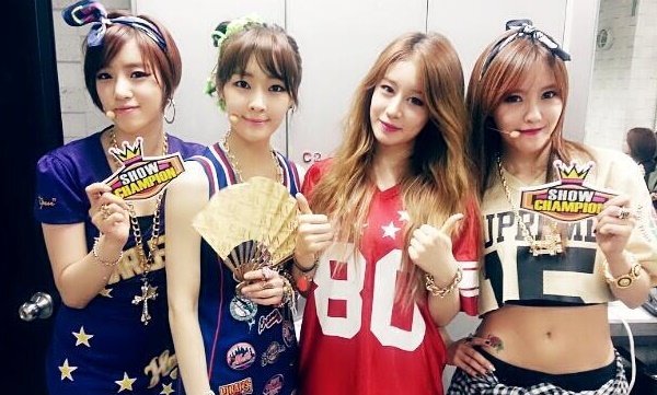 T-ara tái hiện sân khấu của 2NE1 trong đêm nhạc tại Việt Nam
