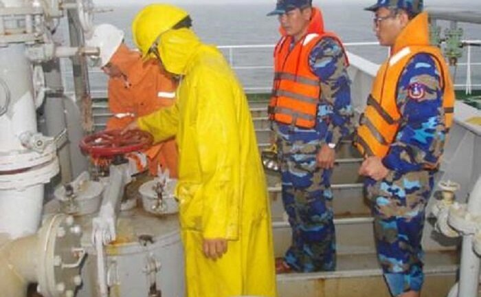 Thu giữ 1 triệu lít dung môi 'chế' thành xăng, thu tiền khủng