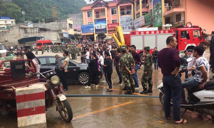 Trung tâm thương mại Trung Quốc cháy lớn, chủ hàng khóc ròng vì chỉ kịp lấy được sổ nợ