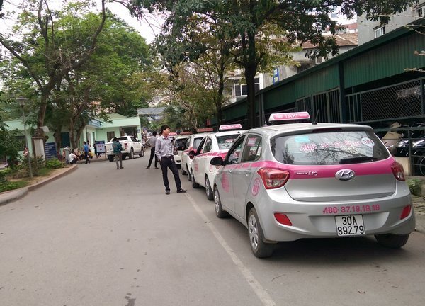 Taxi độc quyền tại các bệnh viện, Bộ Y tế yêu cầu 6 bệnh viện làm rõ