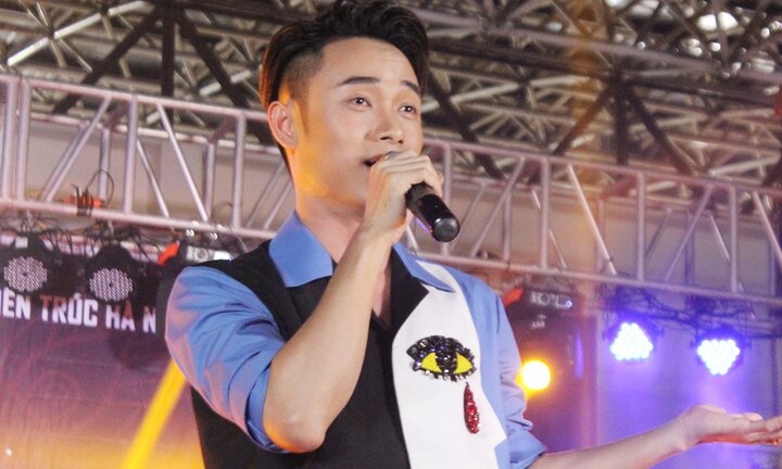 Trúc Nhân 'bốn chữ lắm' hát cực sung, nhảy hết mình cùng sinh viên ĐH Kiến trúc