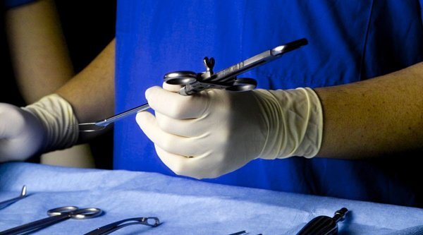 Quảng Trị: Vợ nửa đêm bật dậy cắt phăng ‘của quý’ của chồng