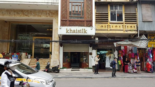 Phóng viên mang khăn lụa Khaisilk trả như ông Hoàng Khải hứa nhưng 'khó hơn lên giời'