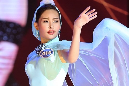 Hoa hậu Đại dương 2017 bị chê giống 'bơm môi bị lỗi'