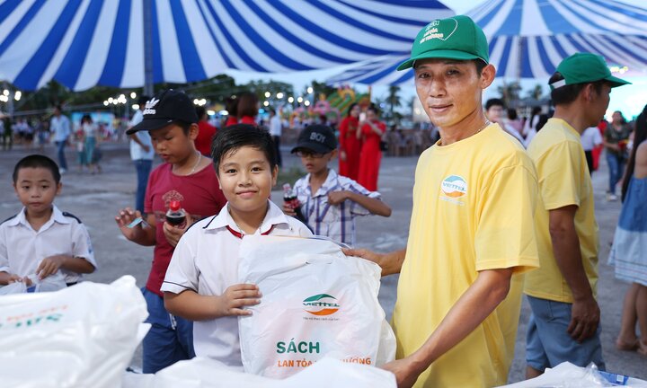 Khi sách là cầu nối để lan tỏa yêu thương và tri thức