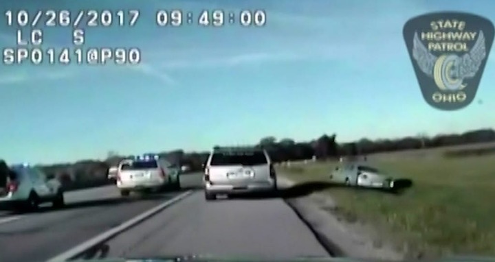 Video: Cảnh sát Mỹ khổ sở truy đuổi quái xế 10 tuổi trộm xe, phóng 160 km/h trên cao tốc