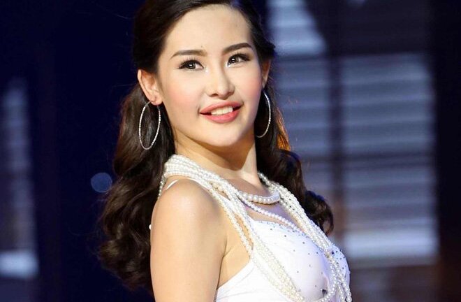 Bí quyết để có đôi môi dày 'tự nhiên' như tân Hoa hậu Đại dương 2017