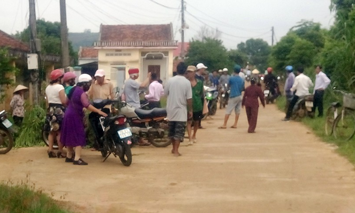 Chặn xe đám cưới đòi tiền làm đường bê tông nông thôn: Trưởng thôn trần tình