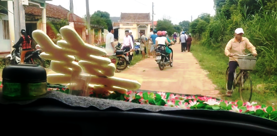 Chặn xe cưới để đòi tiền làm đường: Cán bộ thôn sẽ từ chức nếu phải xin lỗi