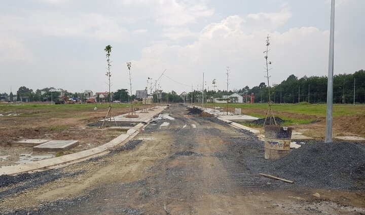 Việt Hưng Phát tiến hành thủ tục giao đất cho khách hàng tại dự án Diamond City