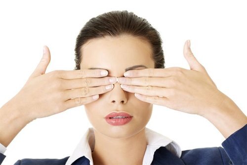 7 động tác giúp mắt mờ, khó nhìn trở nên rõ ràng hơn