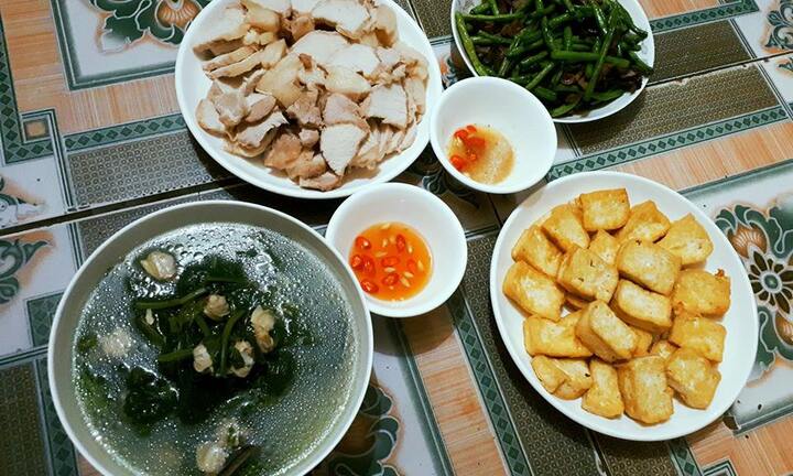 Thích thú với mâm cơm nghìn like của hội mẹ bỉm sữa trên mạng xã hội