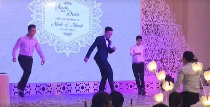 Clip: Chú rể nhảy 'Nơi này có anh' cực yêu trong đám cưới