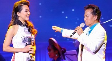 Chế Linh: 'Mỗi cô lên tặng hoa là đòi hôn tôi...'