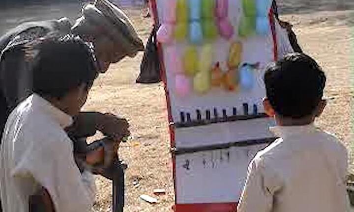 Công bố các video chưa từng có về gia đình trùm khủng bố Osama bin Laden