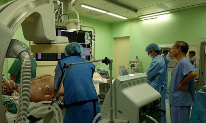 Bệnh viện ở Huế đưa bệnh nhân người Pháp bị ngừng tim từ 'cõi chết' trở về