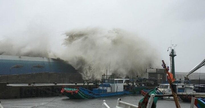 Chuyên gia thời tiết lý giải nguyên nhân bão số 12 càng vào đất liền càng mạnh