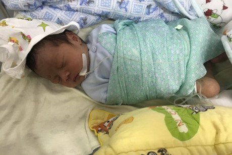 Bé gái sơ sinh bị mẹ bỏ rơi ở Bệnh viện Thanh Nhàn