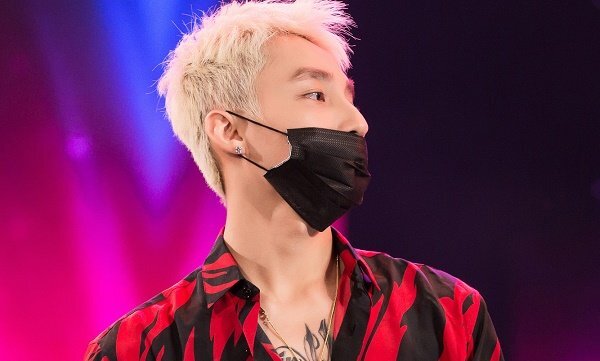 Mệt mỏi vì thiếu ngủ, Sơn Tùng M-TP vẫn mang đến niềm vui cho dàn người đẹp