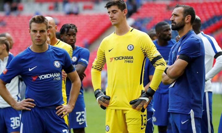 Vì sao Chelsea khủng hoảng chỉ sau 6 tháng lên ngôi vô địch?