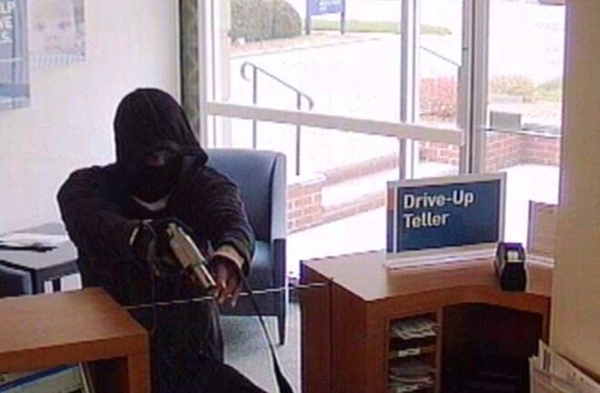 Nam thanh niên mang xăng đi cướp ngân hàng ở Cần Thơ