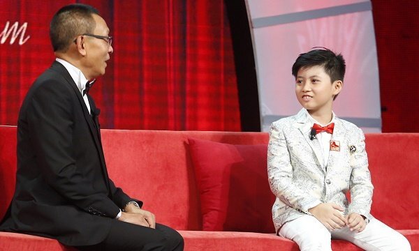 Cậu bé lớp 5 vừa giải toán lớp 10 vừa chơi piano khiến MC Lại Văn Sâm kinh ngạc
