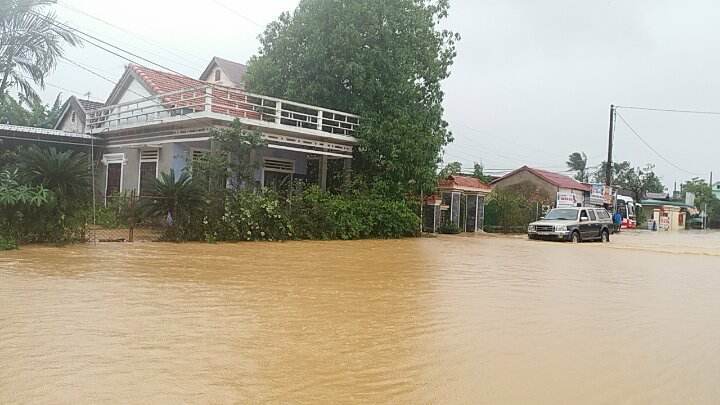 Ảnh: Sau bão số 12, lũ ở Huế có thể vượt mức lịch sử năm 1999