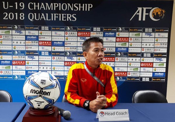 HLV Hoàng Anh Tuấn: Cầu thủ U19 Việt Nam vẫn phạm lỗi đơn giản