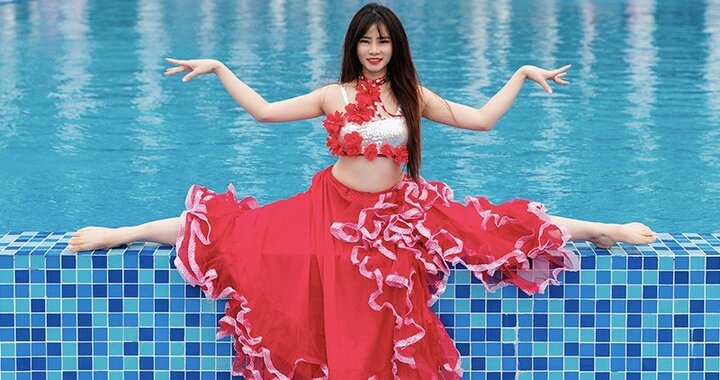 Cô giáo mầm non xinh đẹp vừa dạy học, vừa là nhóm trưởng của vũ đoàn